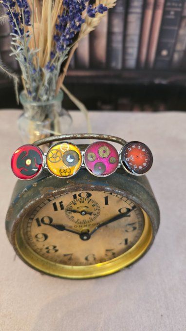 Barrette colorée originale ; Création en pièces de montre