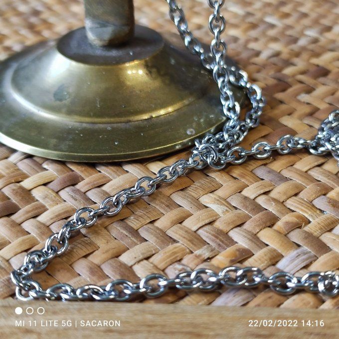 Montre à gousset détournée en collier ou  objet décoratif  