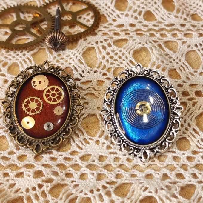 Petites broches pour sublimer un vêtement