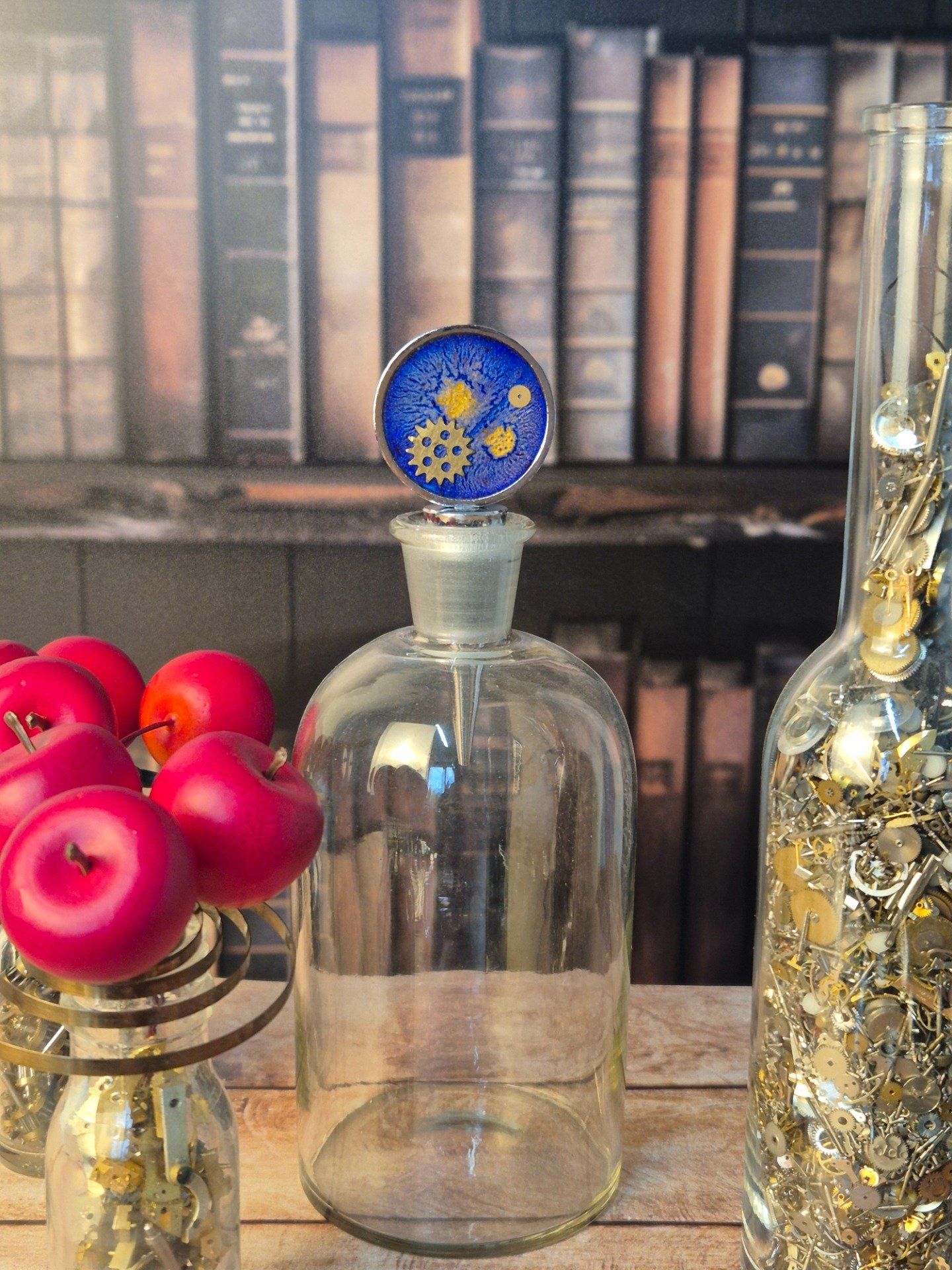 Rouages & résine : l’élégance au goulot