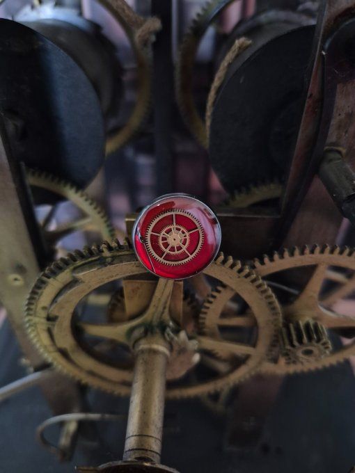 Pin’s rose steampunk en acier coloré – Mécanismes de montres recyclés