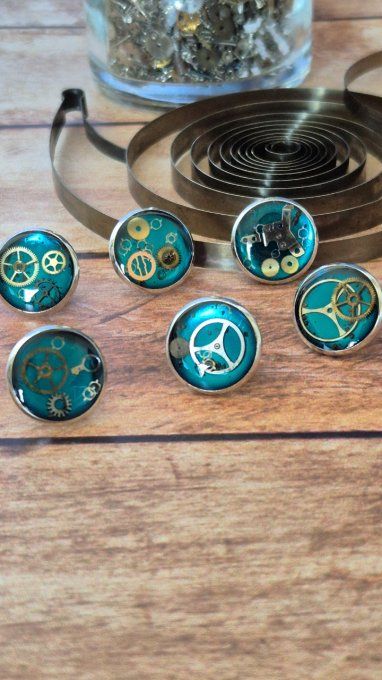 Pin's steampunk artisanal – Rouages de montres  