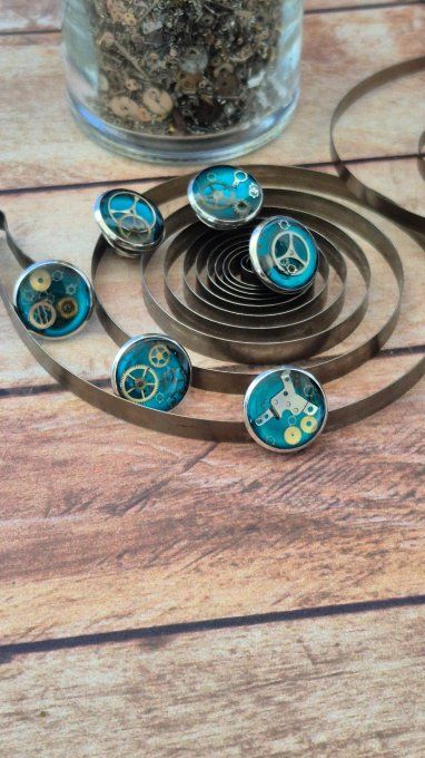 Pin's steampunk artisanal – Rouages de montres  