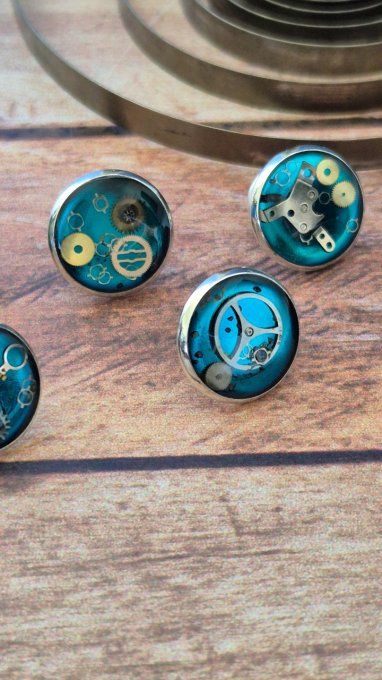Pin's steampunk artisanal – Rouages de montres  