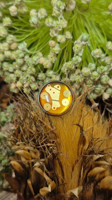 Pin's steampunk artisanal – Rouages de montres  
