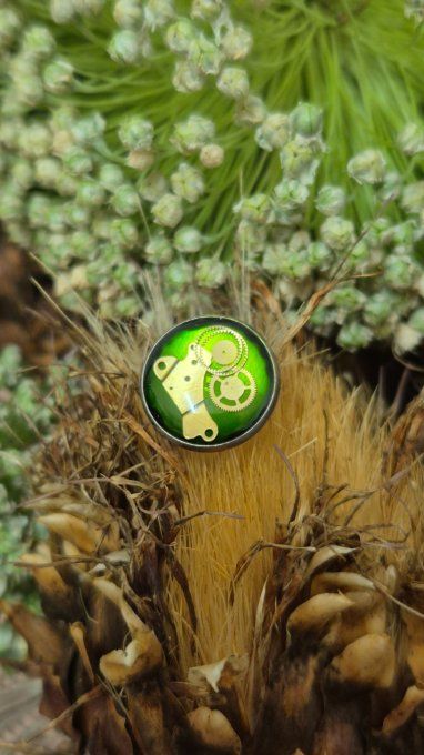 Pin's steampunk artisanal – Rouages de montres  