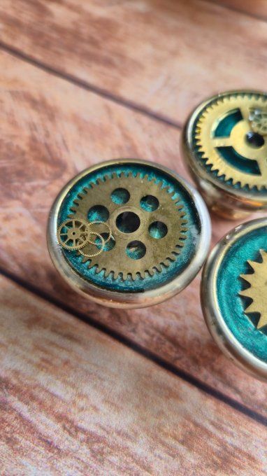 Bouton de meuble steampunk – recyclage de montres anciennes  