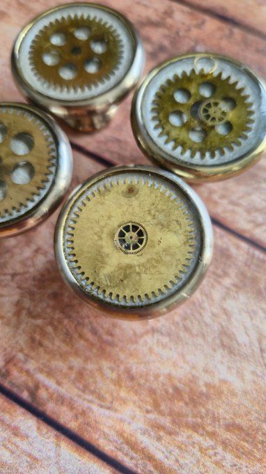 Bouton de meuble steampunk – recyclage de montres anciennes
