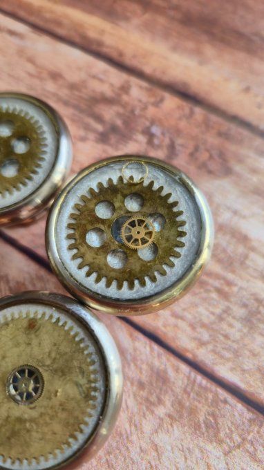 Bouton de meuble steampunk – recyclage de montres anciennes