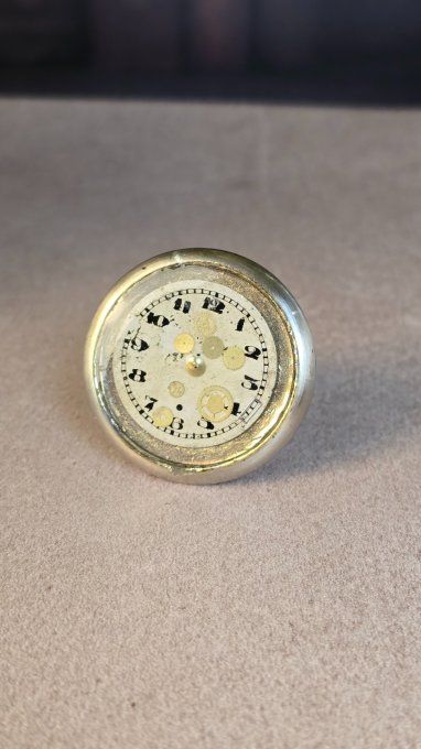 Bouton de meuble steampunk rond – mécanisme de montre recyclé – fond gris   