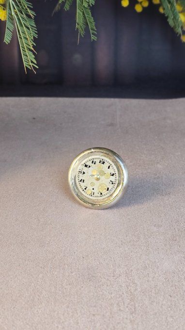Bouton de meuble steampunk rond – mécanisme de montre recyclé – fond gris   