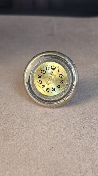 Bouton de meuble steampunk rond – mécanisme de montre recyclé – fond gris 