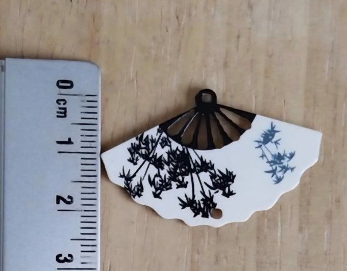 Boucles d’oreilles “Éventails Nocturnes” – Steampunk Fluorescentes