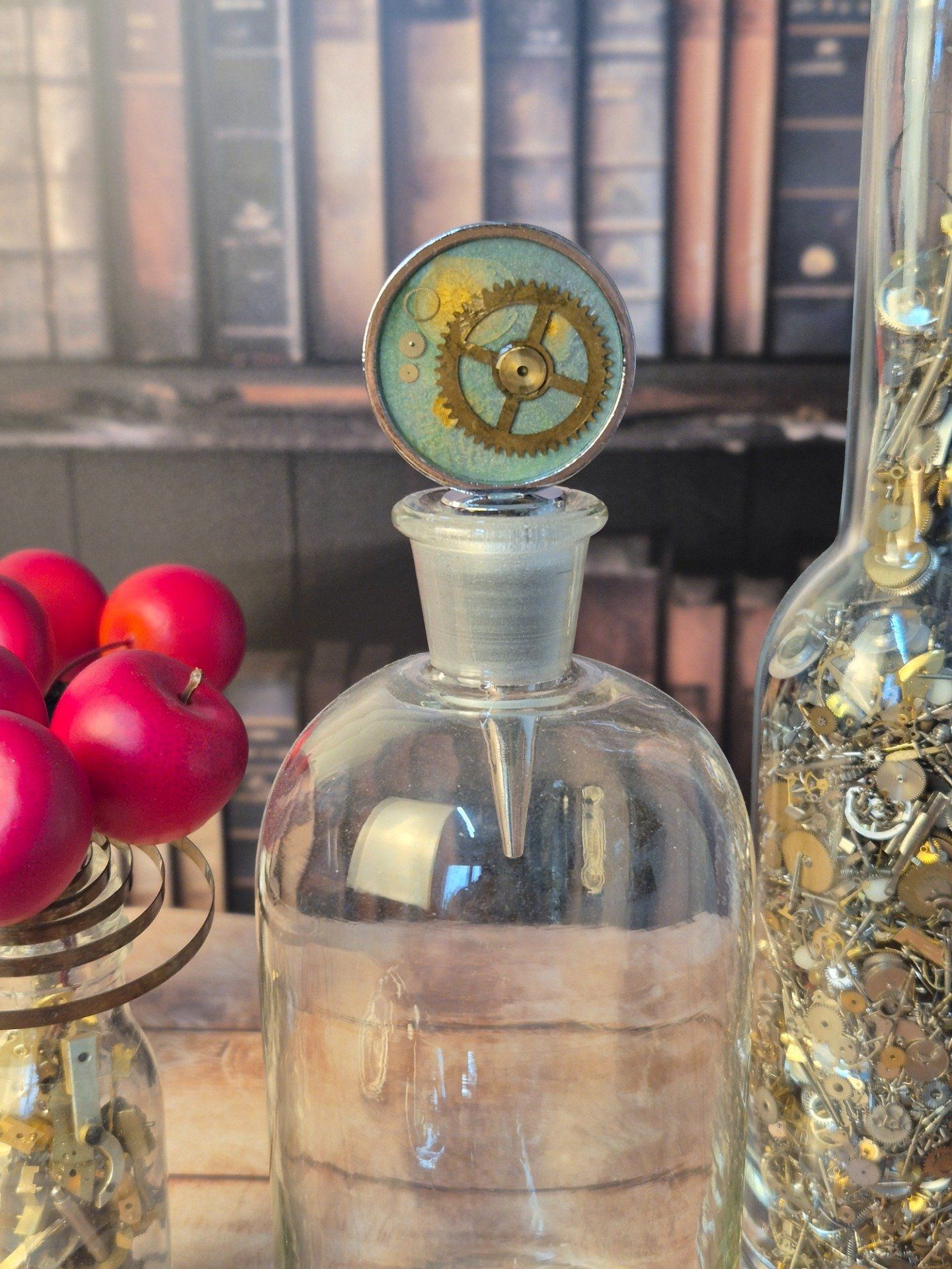 Rouages & résine : l’élégance au goulot