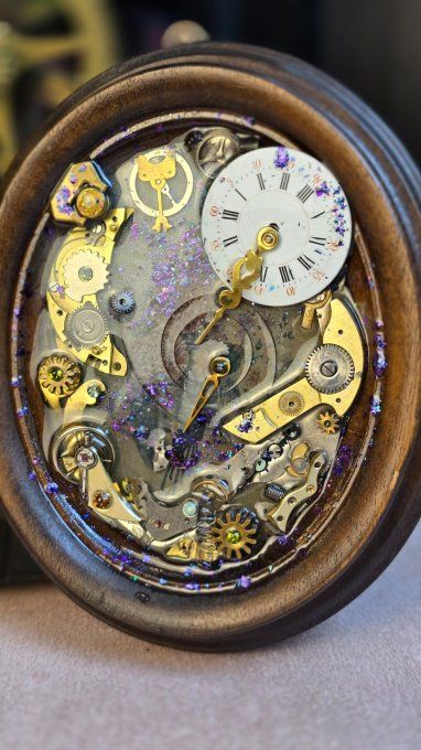 Cadre Steampunk “Une aiguille en balade sur un bouquet"