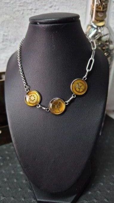 Collier Steampunk à Cabochons Uniques – Ajustable et Évolutif 