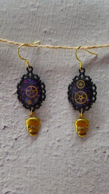 Boucles d'oreilles noir caméléon avec têtes de mort