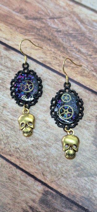 Boucles d'oreilles noir caméléon avec têtes de mort