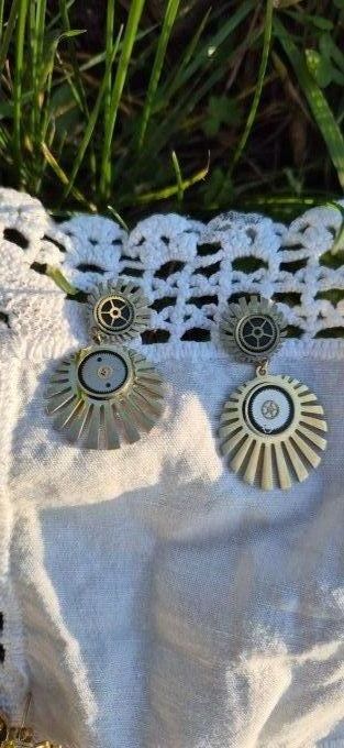 Clous d'oreilles soleils