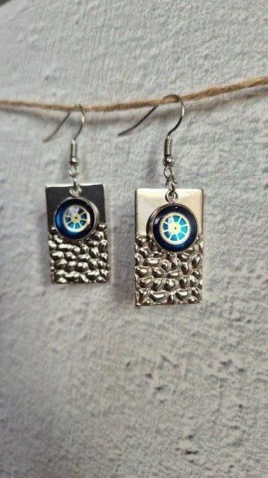 boucles d'oreille martelé cabochon bleu