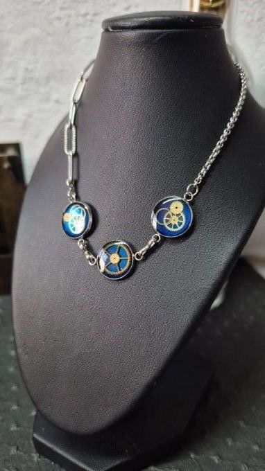 Collier Steampunk à Cabochons Uniques – Ajustable et Évolutif 