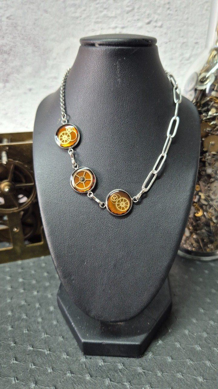 Collier Steampunk à Cabochons Uniques – Ajustable et Évolutif 